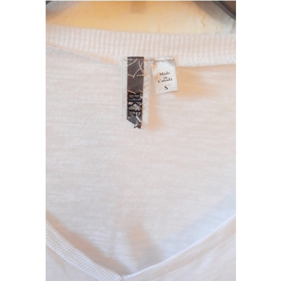 "BKE" Long Sleeve V-neck Shirt - Picture 2 of 3